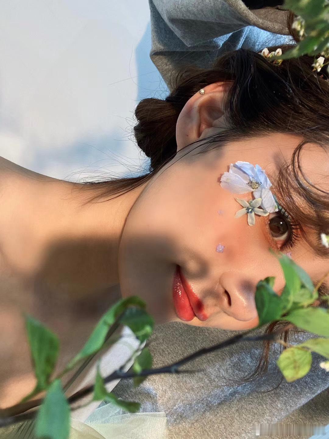 到现在都还是最喜欢这个妆，只可惜化妆师改行了 ​​​