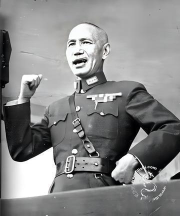 1949年蒋介石下令炸毁大陆所有工业命脉，一个国民党高官却阳奉阴违，他保下的上千