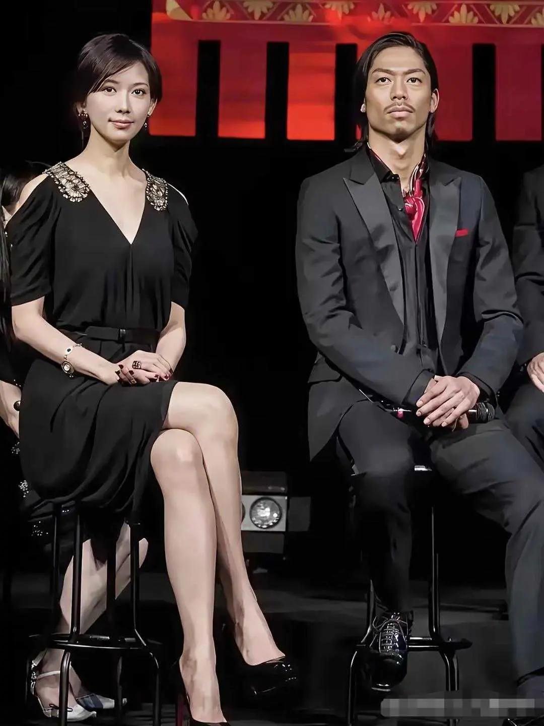 这样一看她俩很般配，林志玲跟她的老公有夫妻相。