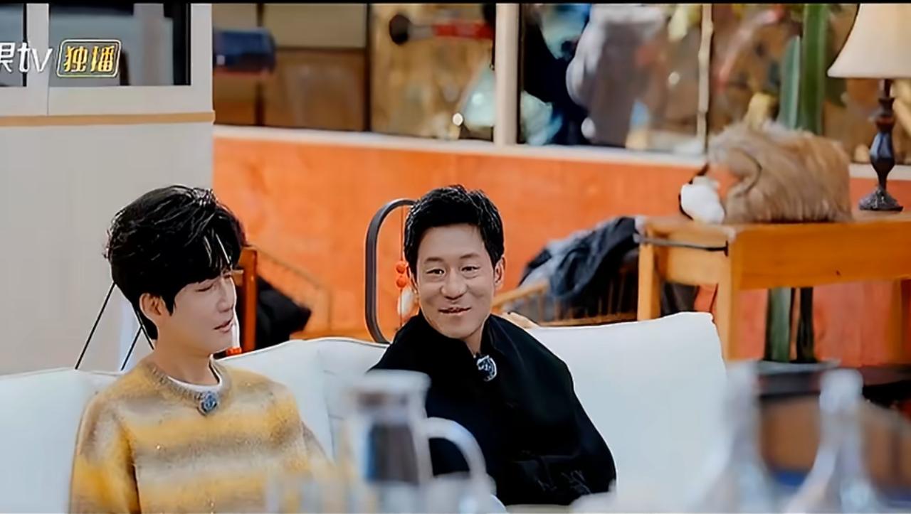 0713里郭彪一个电话就把人情世故拉满了。
有一个细节，郭彪参加哥几个的快乐老友