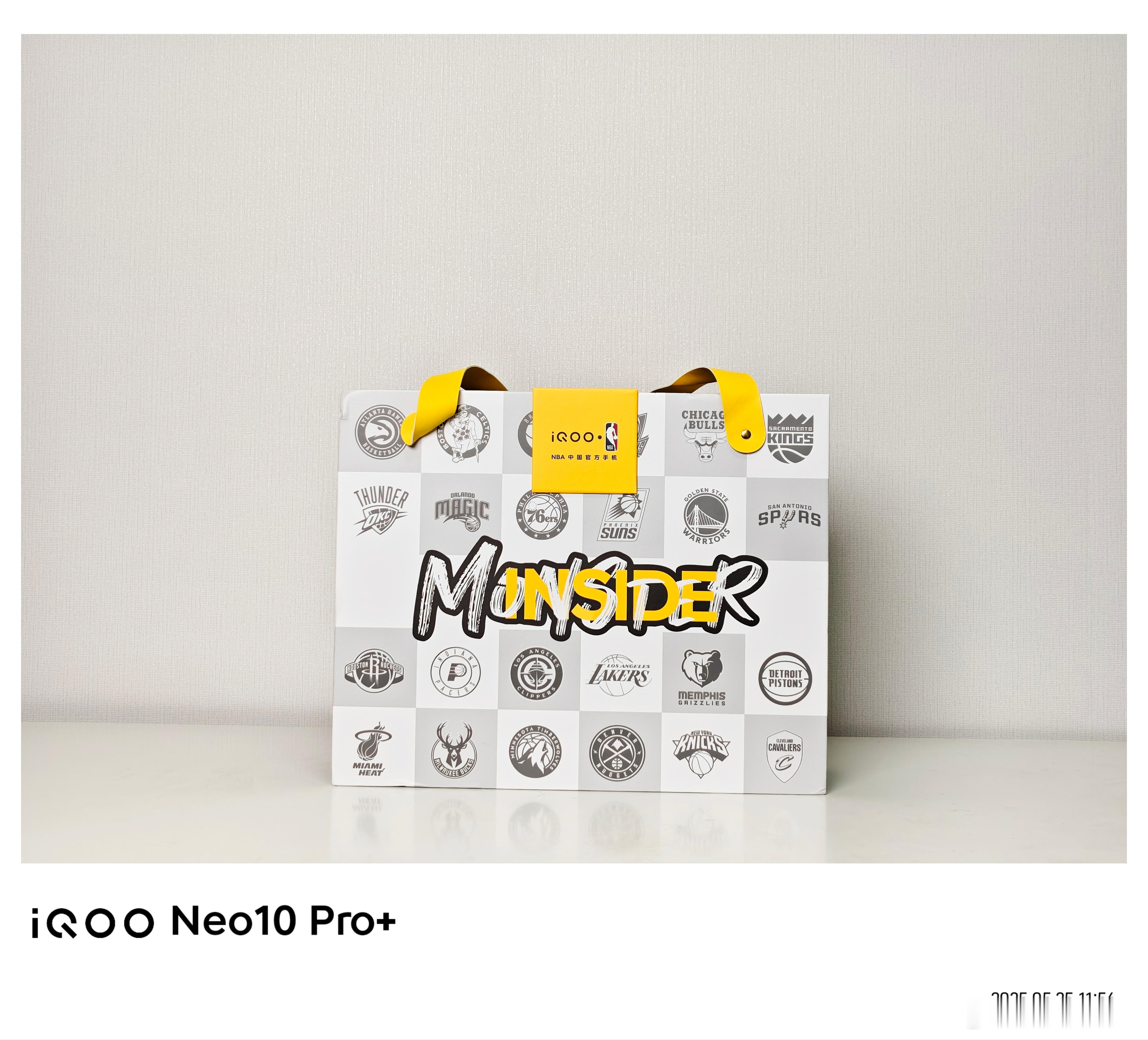 iQOO 的NBA装备好了Neo 10 Pro+的手机壳我先用了秋帽我的是独行侠