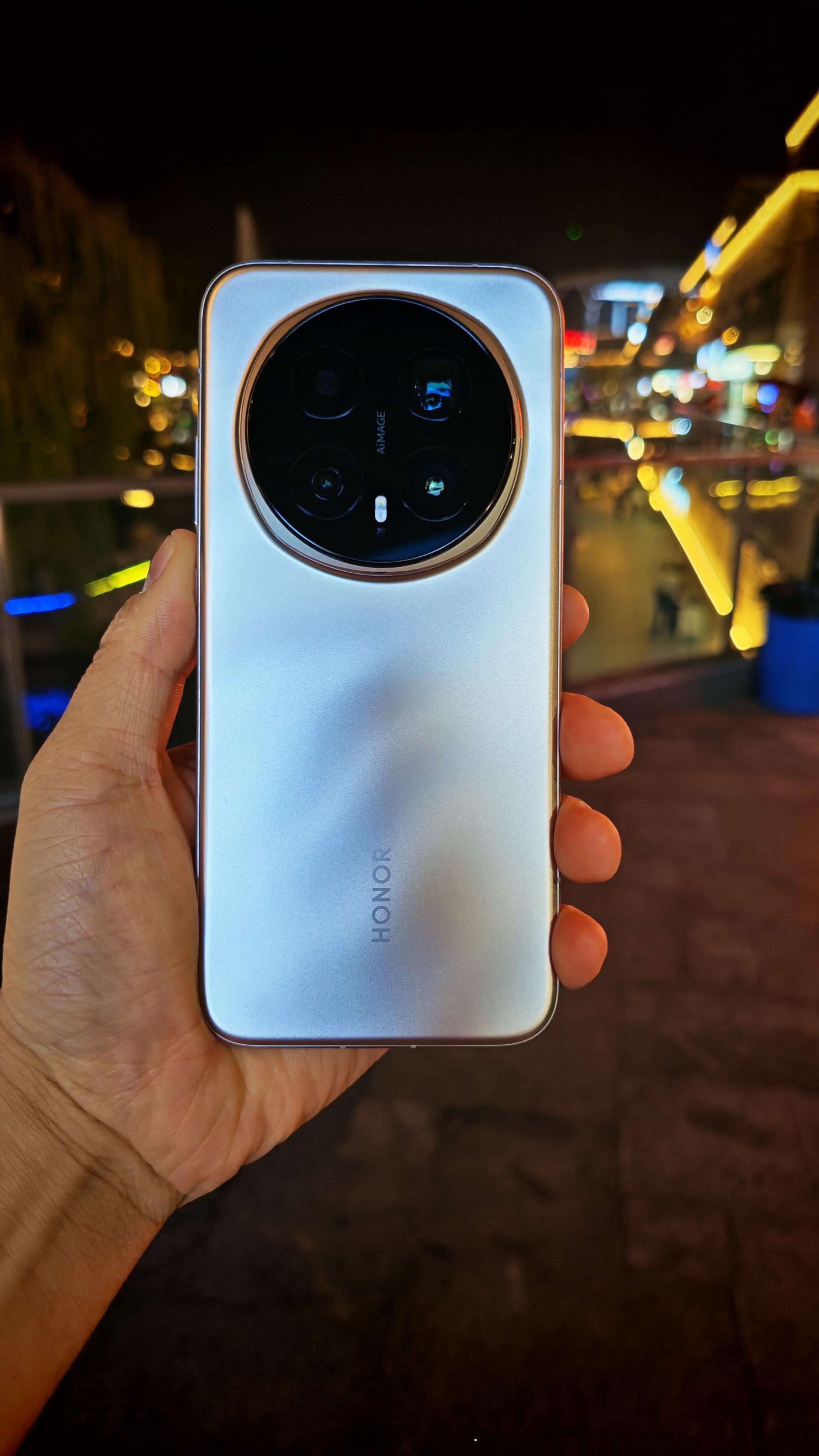 今晚的夜景就交给荣耀magic8pro了，2亿长焦夜神[嘻嘻] ​​​