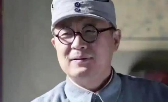 1949年，湘西匪首曹振亚当众跳崖尸骨无存，刘伯承觉得不对劲下令搜山，侦察兵在悬