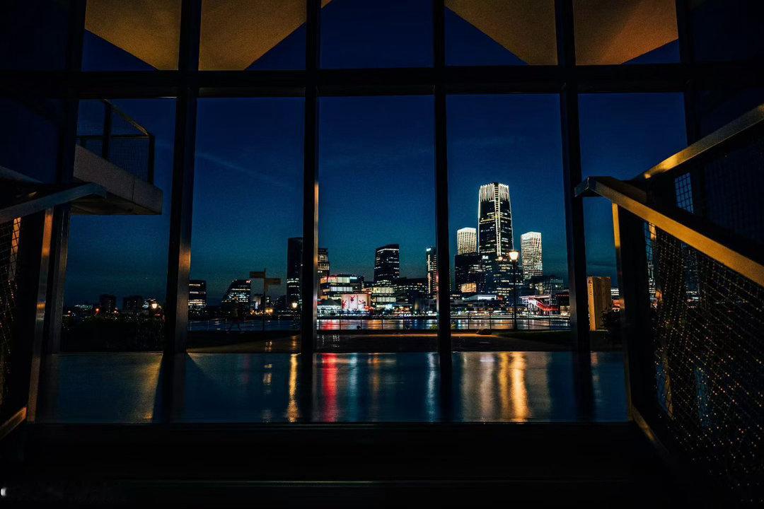 来公园上个厕所，发现这么好的风景。索性一直留到落日后，很久没有为了一组照片等落日
