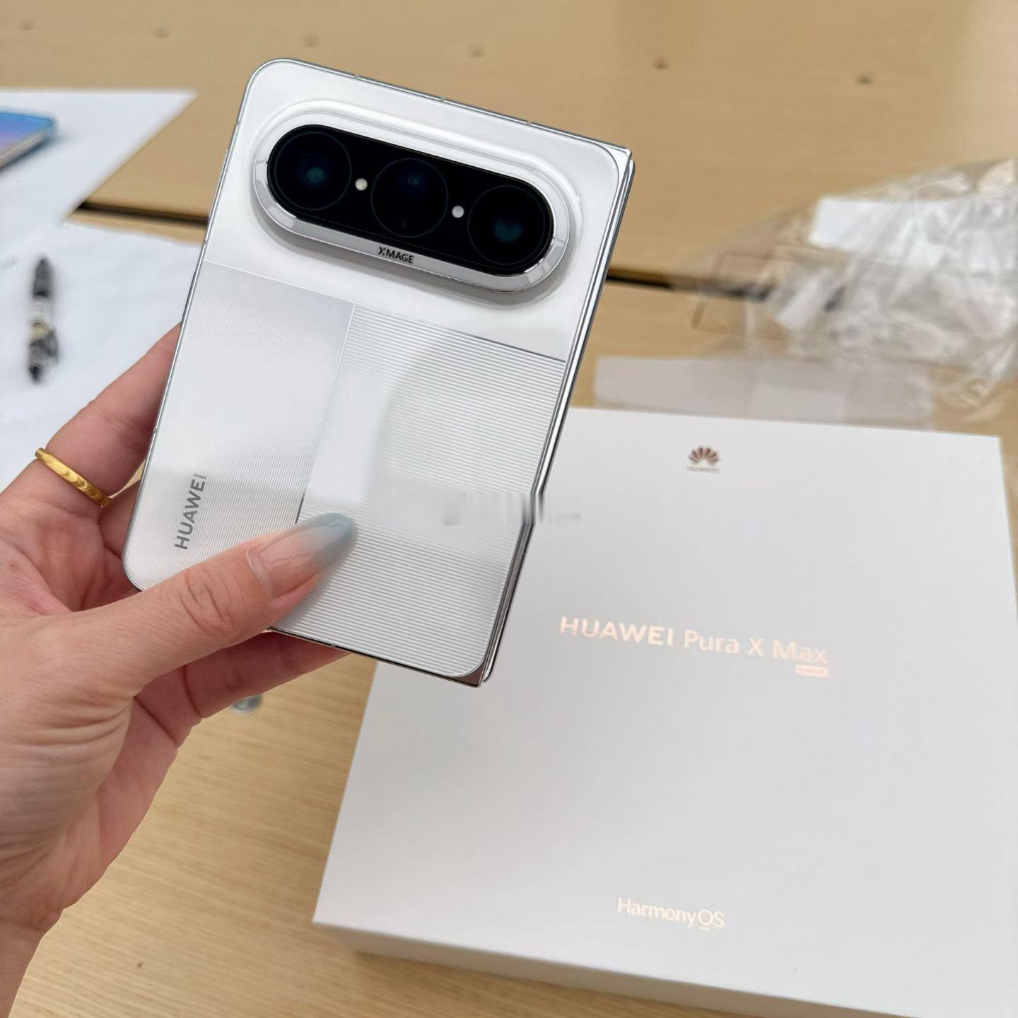 华为PuraXMax卖爆了谁用谁知道，给媳妇安排了一个！！！！ 