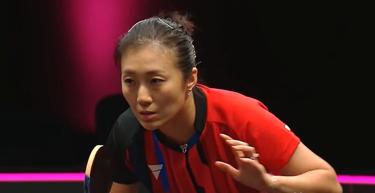 【42岁的韩莹，还真有两下子】昨天3-2逆转陈熠，还以为是个意外。今天韩莹再接再