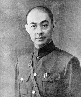 一天，张自忠左胳膊上的伤疤奇痒难耐，他不免心中烦躁，于是便带着卫士来到娘娘宫。然