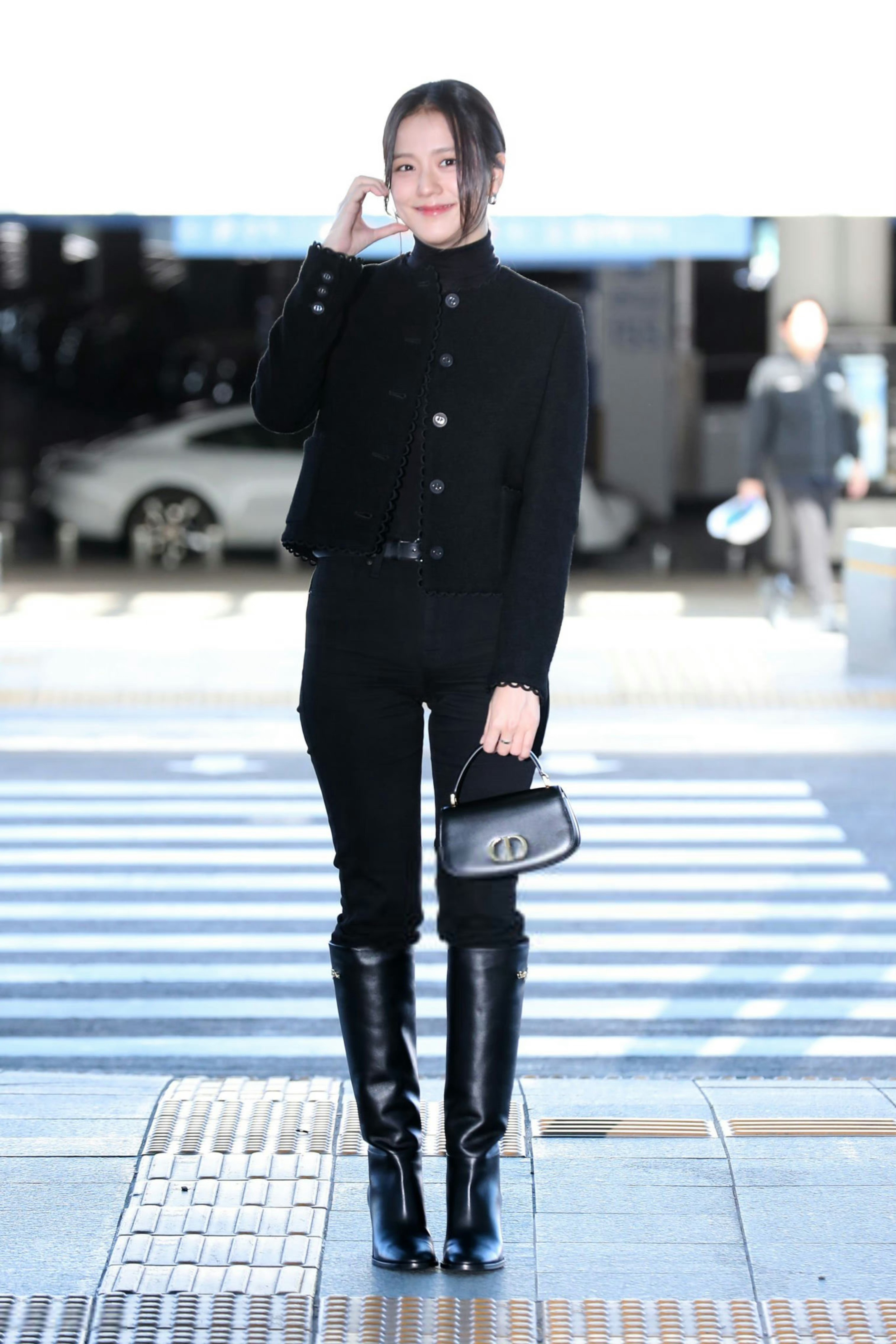 #时装周##巴黎时装周# ，Jisoo#金智秀#现身机场前往巴黎，将亮相Dior