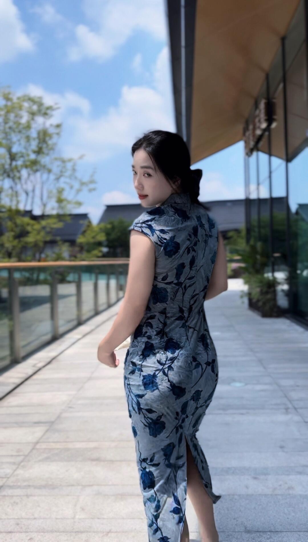 旗袍是温柔本身，总要做一回书里的国风女子，只有中国人才懂的东方古韵，旗袍就是氛围