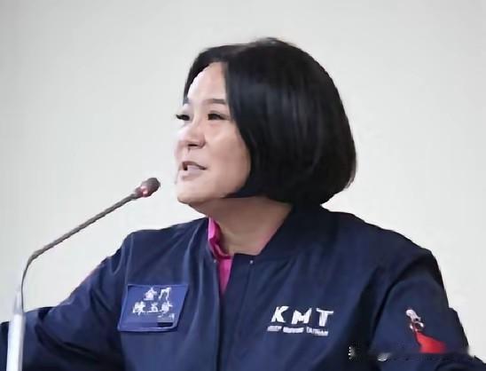 岛内医生从政的真的不少，而且风格差得不是一星半点，同样是穿白袍转政坛，人心和立场