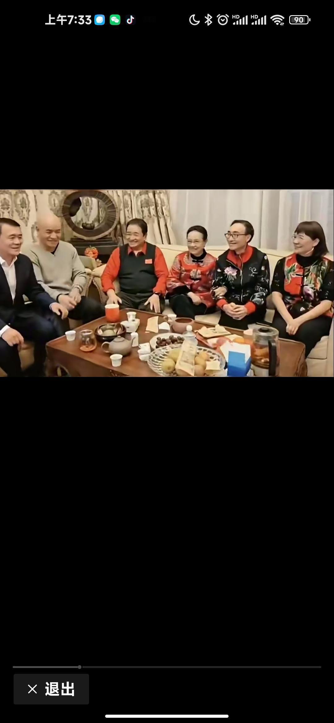 瞧瞧在美国加利福尼亚豪宅里唱“我和我的祖国”的这些艺术家们，这可真是“福在美国享