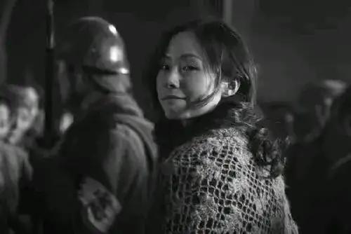 1937年，几个日军看到少女李桂英后，竟然开始解腰带，李桂英哭着哀求：“放了我吧