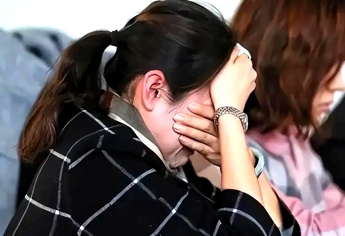 高考成绩出来了。

不少家长心态也崩了。

有时候想想啊，咱们当家长的心里都装着