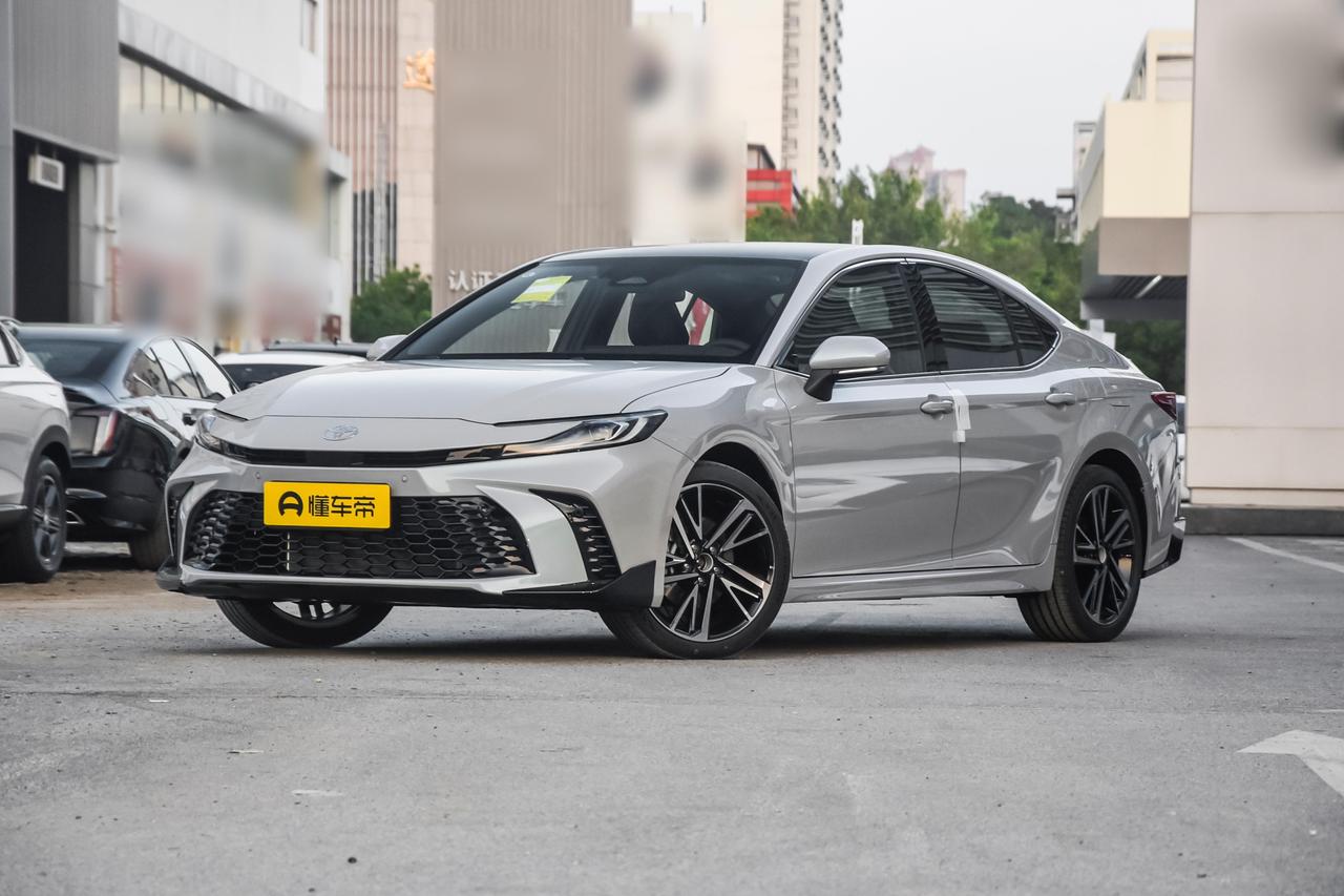 在新能源车的强势崛起的局面下，丰田凯美瑞依然是稳坐“钓鱼台”！ 
2025 年 