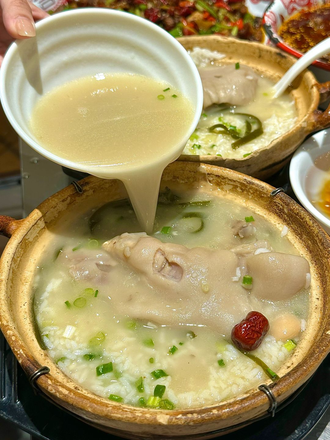 谁懂！在广州吃到了蹄花汤泡饭！！