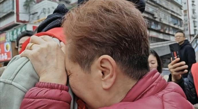 时间回到1992年12月，刚满3岁的刘贵川在家门口被拐，一家人自此分离。刘贵川的