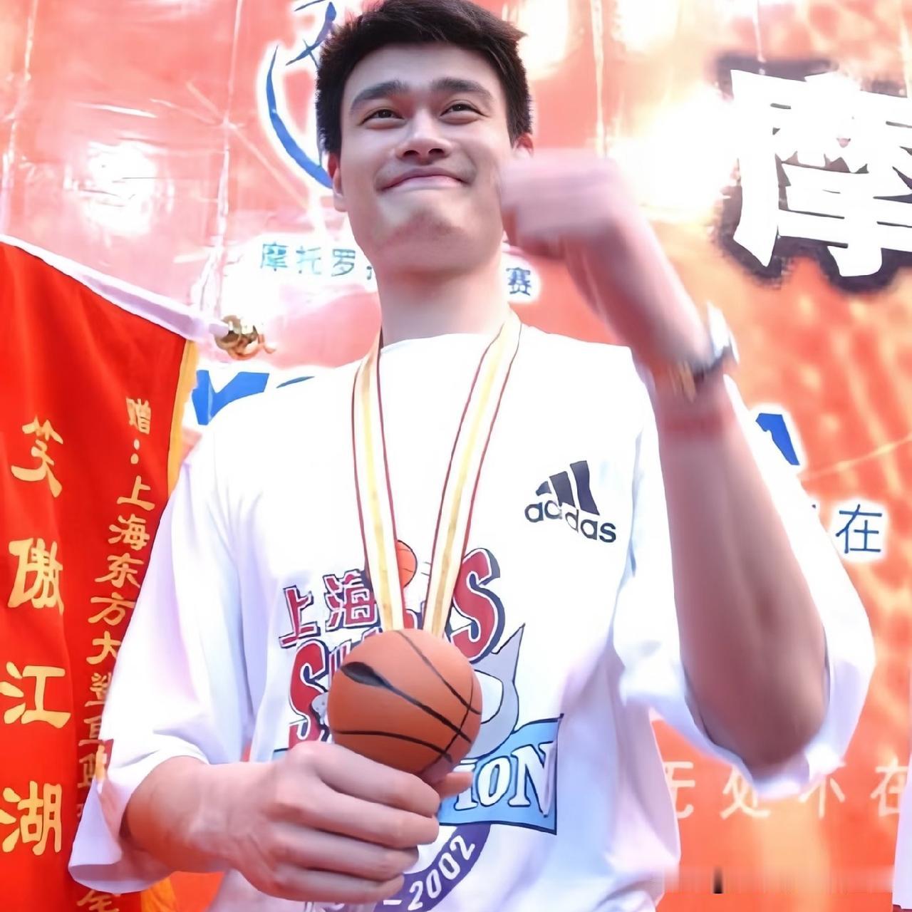 上海一座冠军搅动全联盟，登顶后，CBA五大变化，随之而来！
一、从姚明2002年