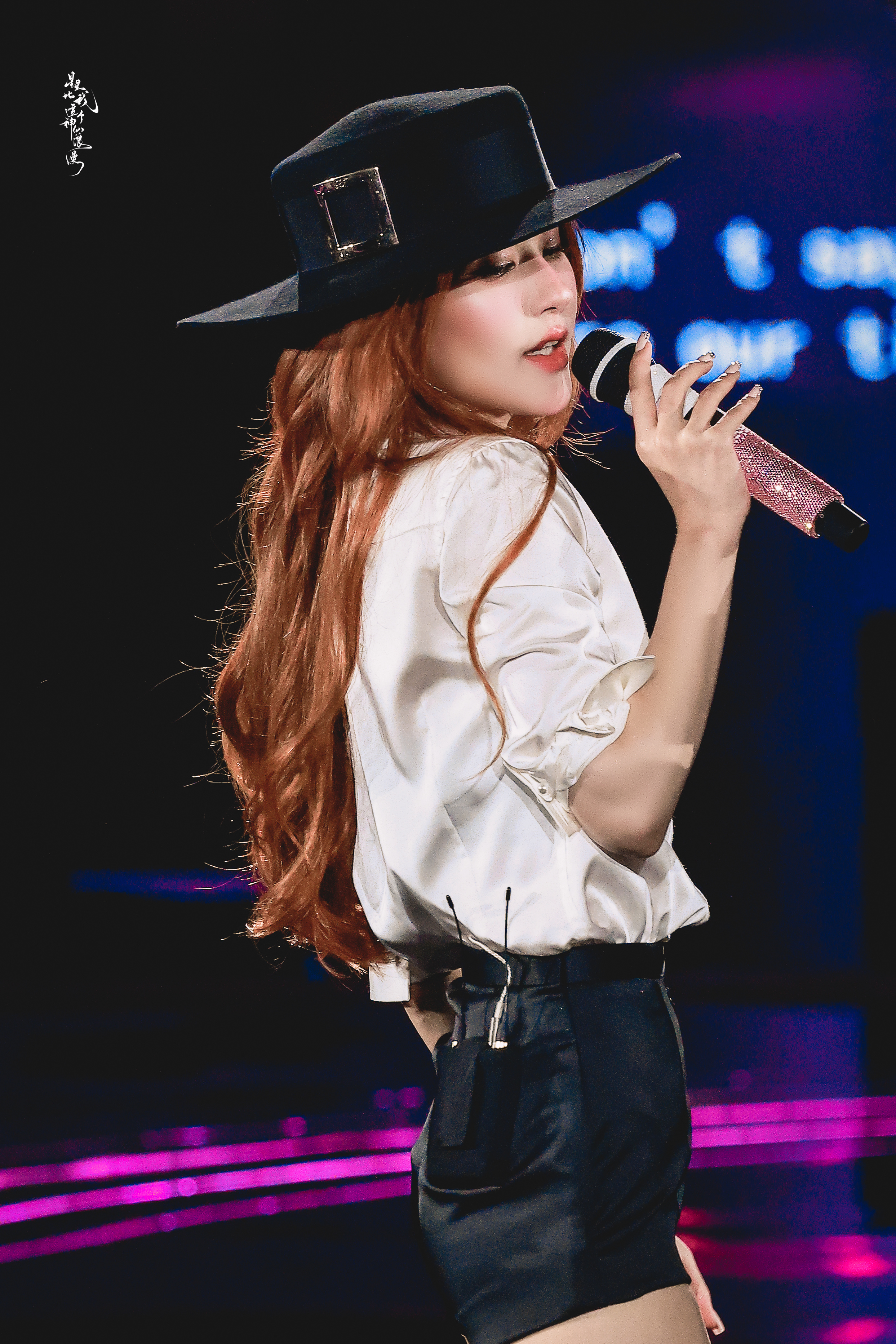 吴露可逃[超话]  👠𝟓𝐭𝐡 𝐥𝐨𝐨𝐤 ​​​