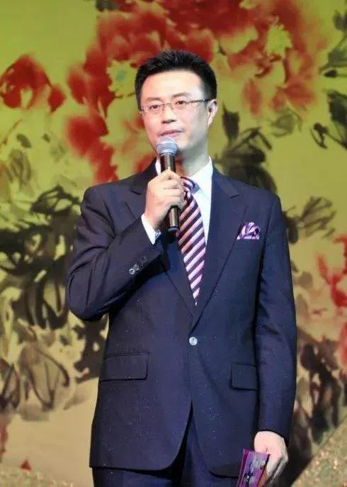 1999年，白燕升刚结婚9个月，妻子却因为意外瘫痪在床，她说：“我们还没孩子，离