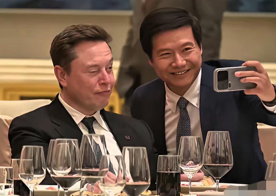 任正非缺席，雷军热聊！这场中美大佬宴不一般。

5 月 14 日晚，北京人民大会