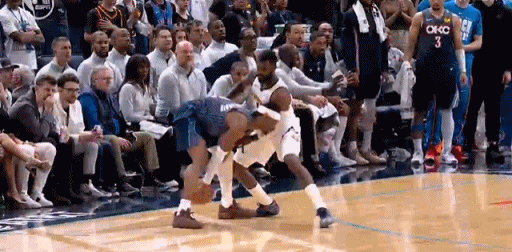 不愧是保罗教出来的徒弟，绝对是用脑子在打球！
亚历山大这个大回环有了保罗的九成功