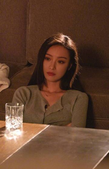 ☕ “不管你多么善良，当你没有价值时，就算你温柔得像只猫，别人都嫌你掉毛。” 