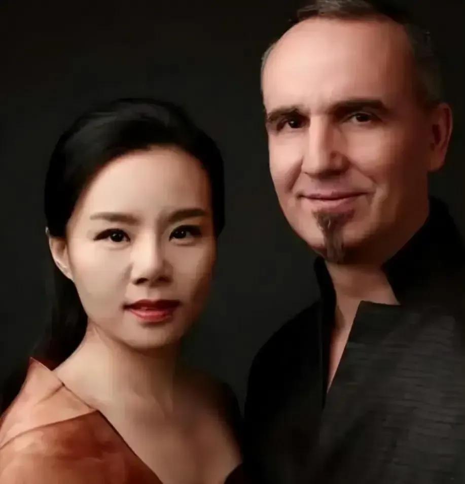 还记得《忐忑》吗？那对黄金搭档分手了，里个铛里个铛，相当震撼，说什么好呢？唱的好