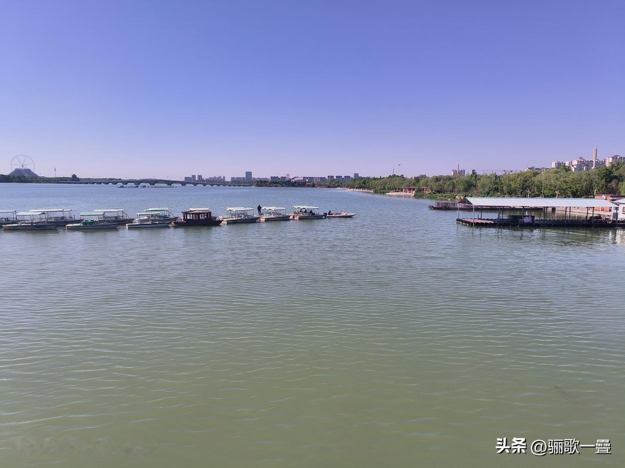 五一假期，为何各大景区游客爆满，而美若仙境的东昌湖满湖碧波却静悄悄的


东昌湖