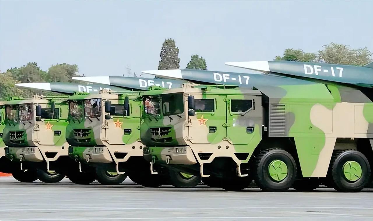 竟有两款DF-17！
央视曝光：双锥体VS乘波体，谁更优秀？
 
最近军迷群里有