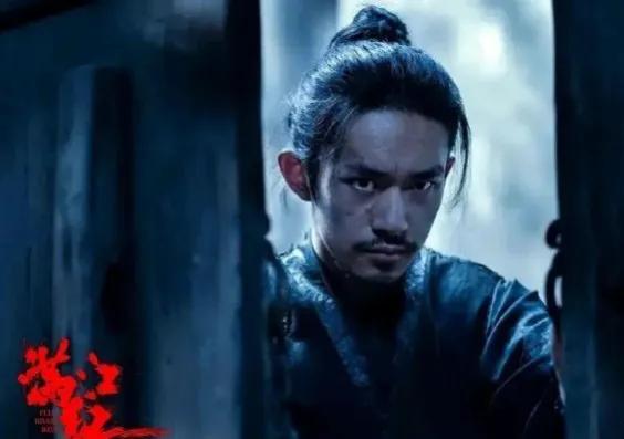 把《满江红》中的易烊千玺放入《封神》，
什么角色适合他?
他这一身穿着，
加上粗