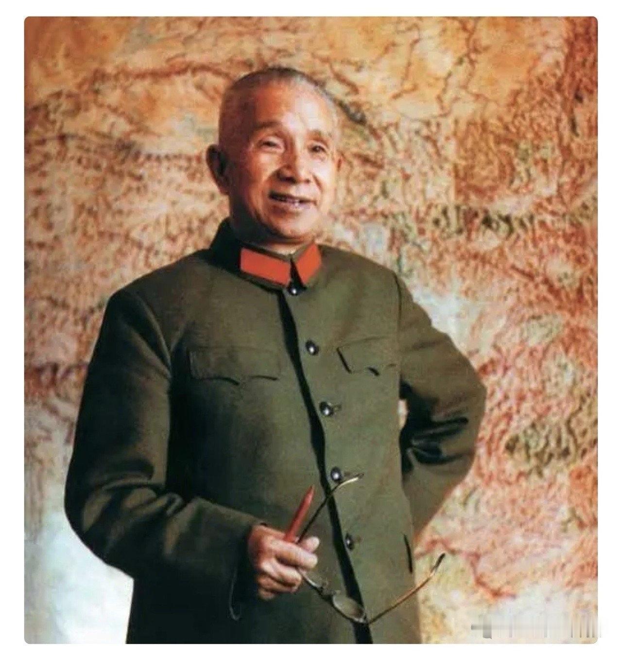 起身慢半拍的粟大将

井冈山会师以后，粟是连指导，林是连长，应该说同级别起步。粟