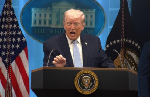 特朗普威胁媒体交出泄密者：不交就坐牢！本来就是去救人的事，到最后居然闹到要抓媒体