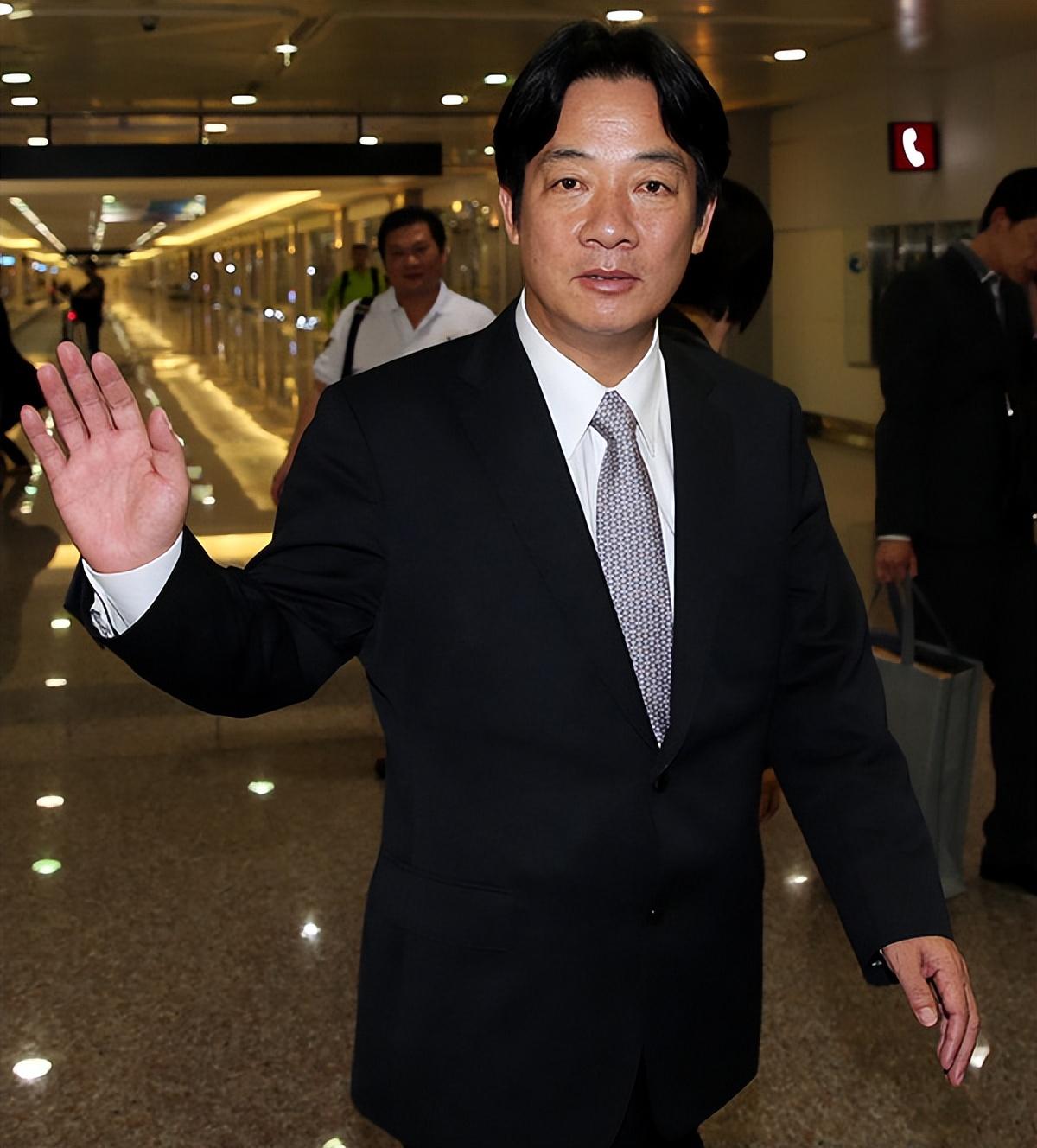 先穷台湾，再谋两岸统一！赖清德宣布普发1万，要争当统一功臣？
 
8月17日，台