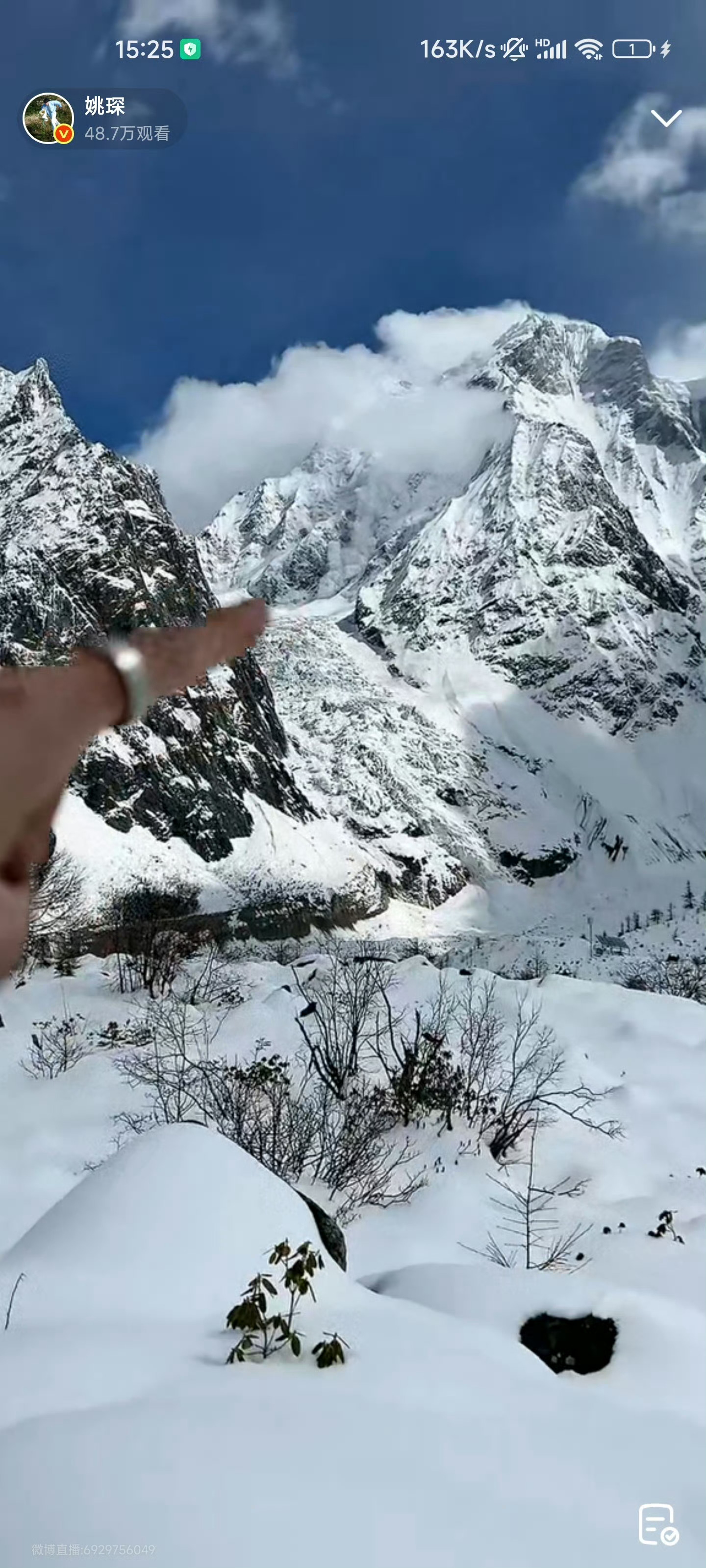 姚琛西藏徒步包成粽子就开播了谁能懂姚琛这份拼劲儿！一边挑战高海拔西藏徒步顶着高原