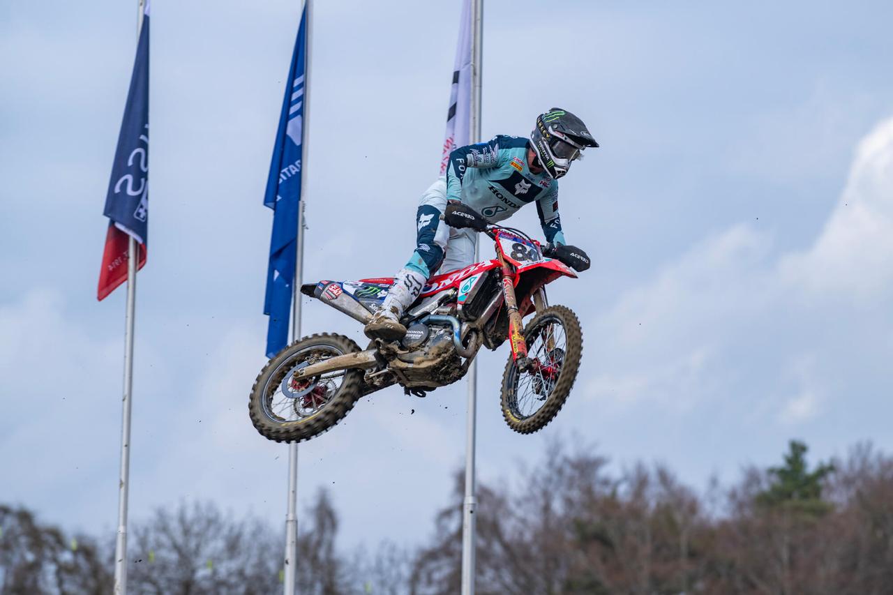 MXGP 完整赛制深度拆解：别只看冲线瞬间，双回合积分规则藏着夺冠密码
很多刚入