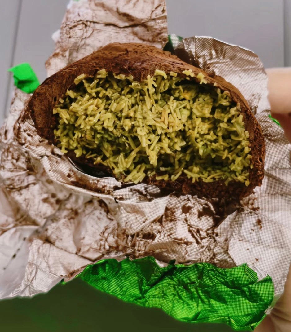 建议朋友们不要随便尝试新鲜食物…第一次吃这个迪拜巧克力曲奇，一点没get到网上说