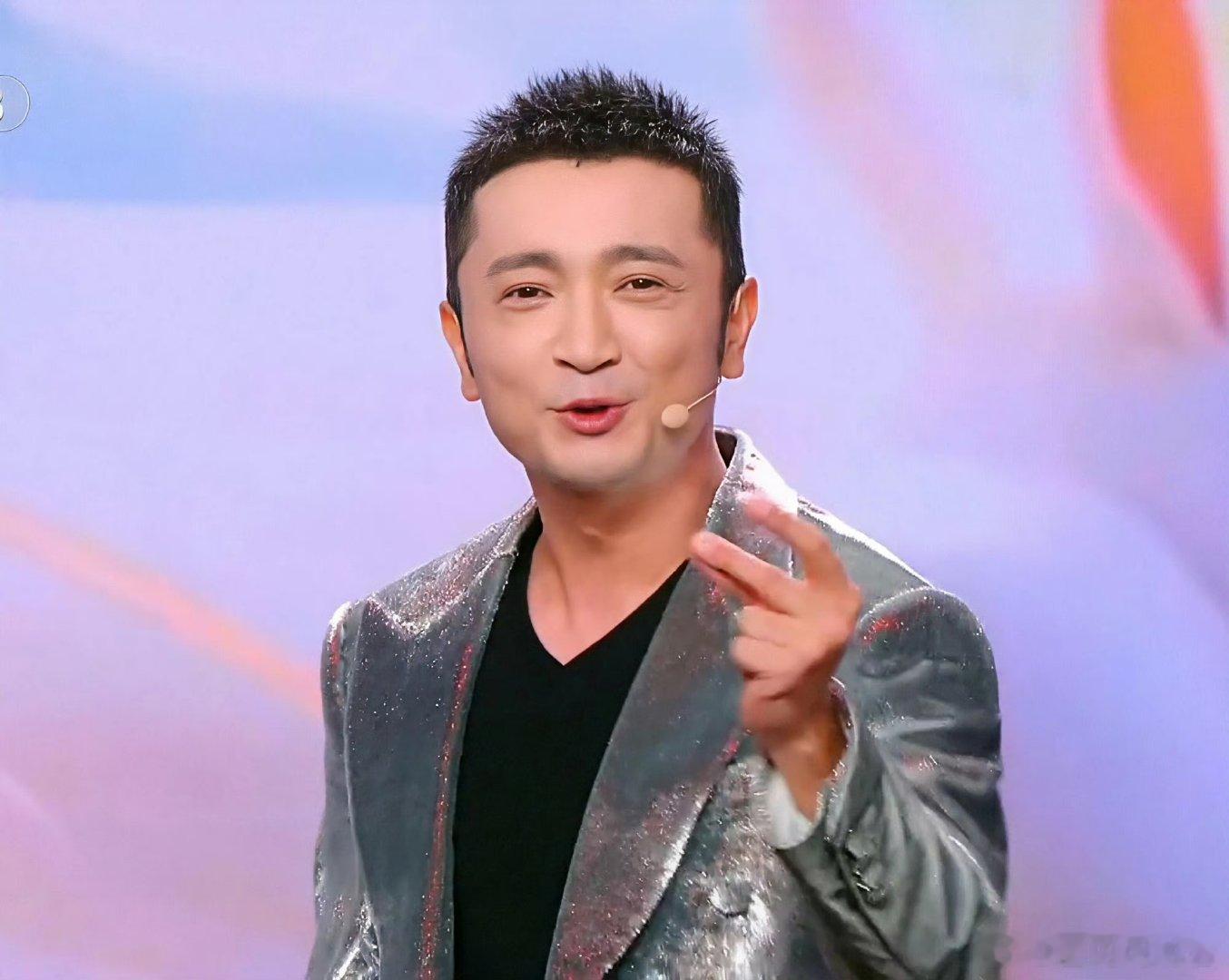 尼格买提徐璐合唱岁月里的花尼格买提变杨格买提 一边是好听的歌声，一边是祖孙相伴的
