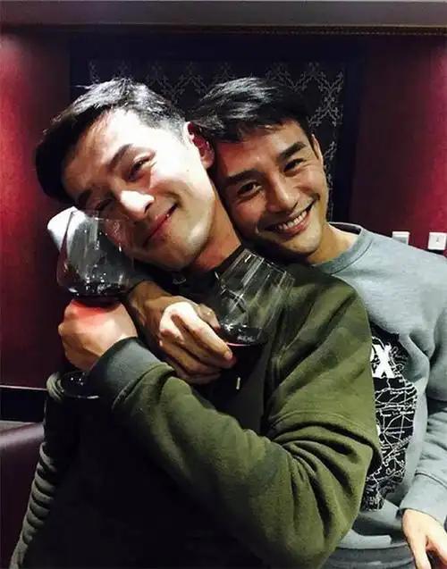 万万没想到，三位大帅哥私下里也会有这么“不正经”的时候！[捂脸][捂脸][捂脸]