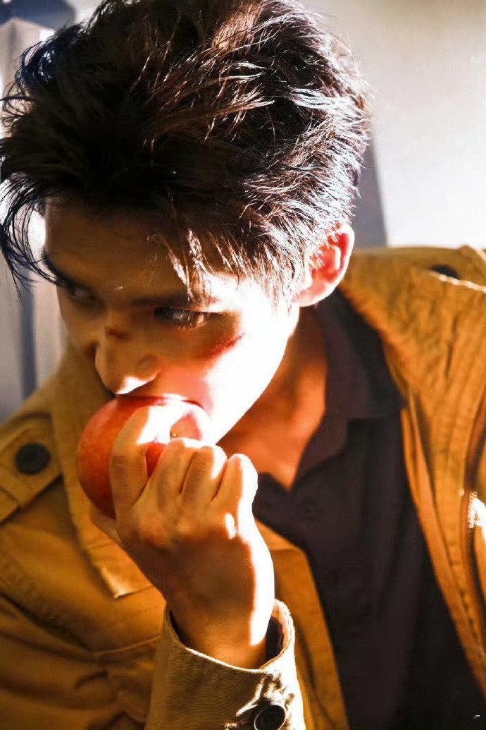 早期的王安宇更是帅到不行 谁还没get王安宇早期美式前刺的魅力！少年意气风发，又