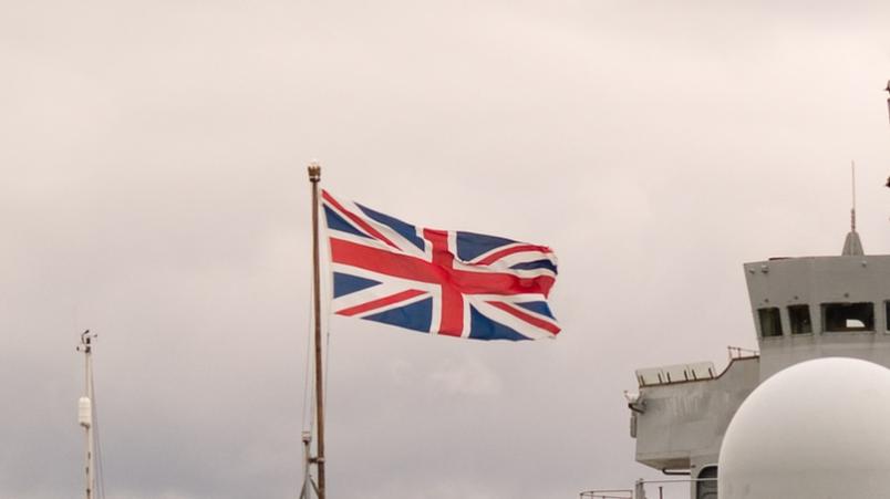 英国海军再次报告说，距离也门荷台达60海里处发生爆炸


英国海军下属的英国海上