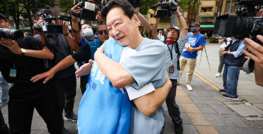 针对江永雄提案开除赵少康党籍一事，国民党中央紧急灭火，副主席李乾龙亲自劝退江永雄