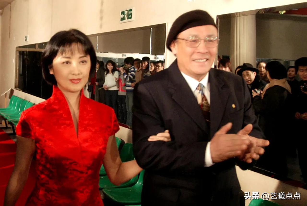 两位影视老戏骨神采奕奕，太亮眼了。
他俩的代表作应该是电视剧《凯旋在子夜》、电影