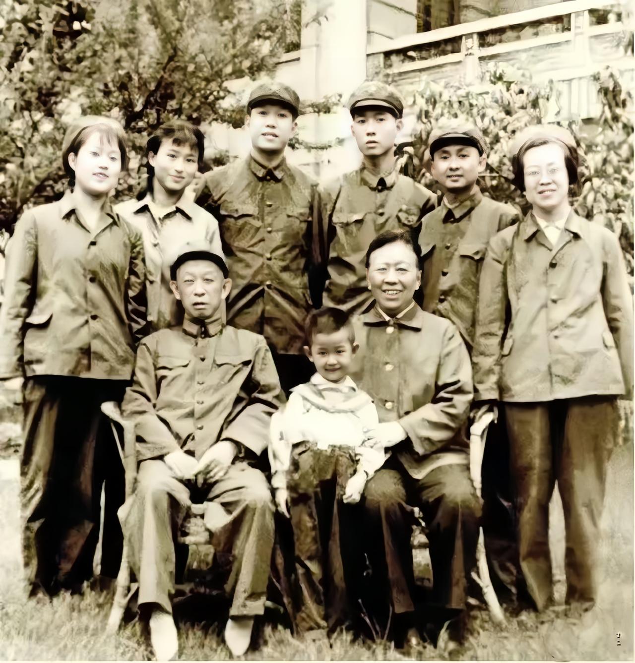 1979年，对越自卫反击战打响之前，时任昆明军区司令员、开国中将王必成，战前被临