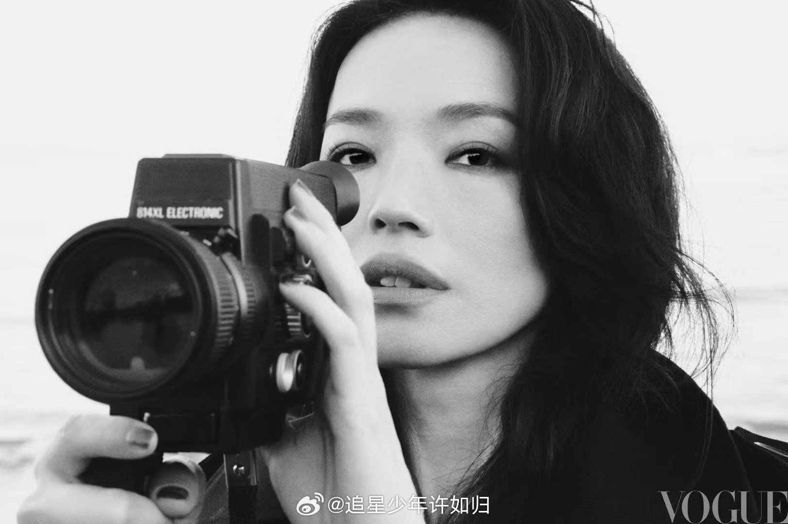 舒淇VOGUE电子刊首位封面人物 看看舒淇这封面，电子刊首封非她莫属，时尚感直接