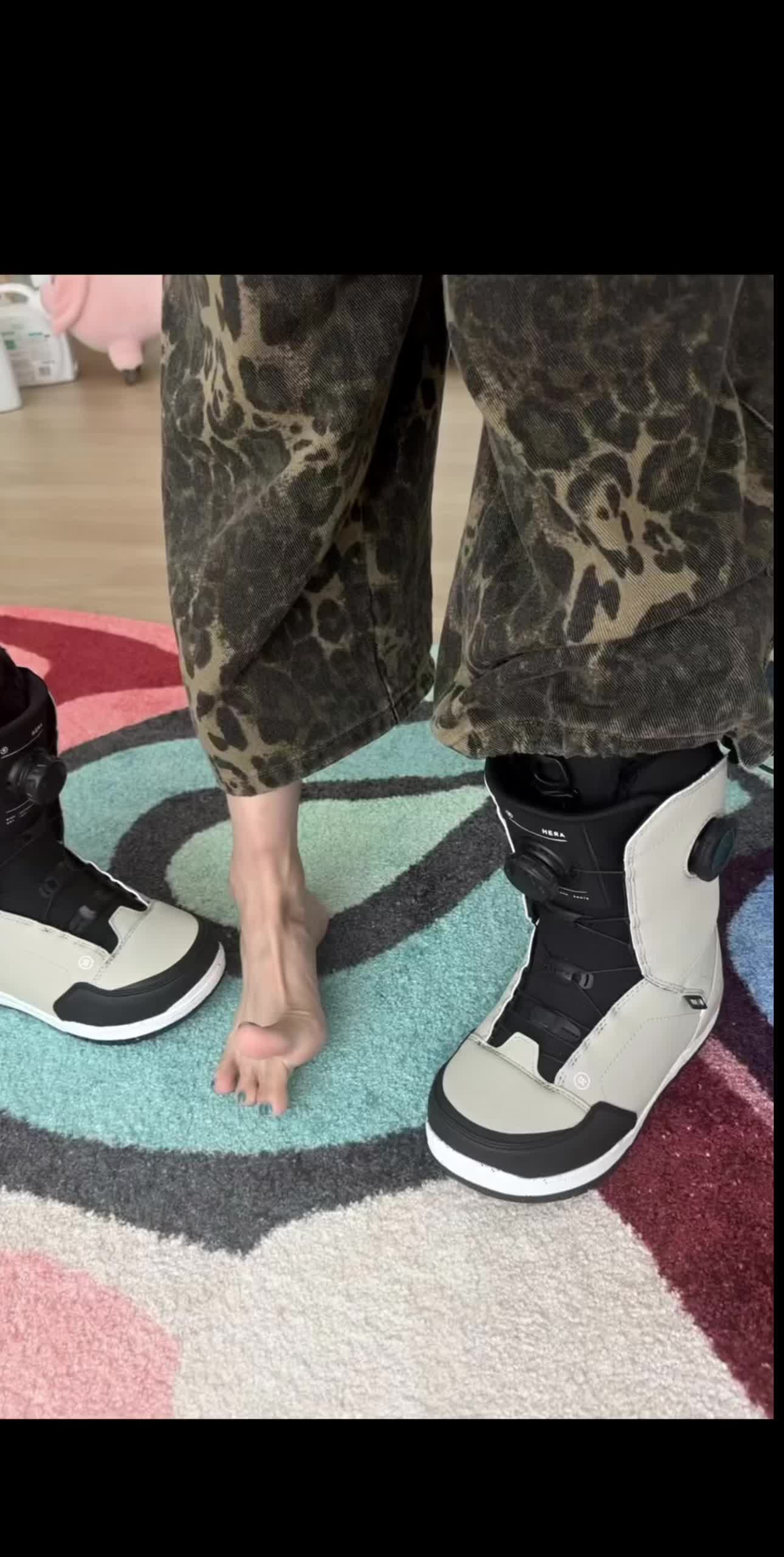 你愿意跟我回可可吗？我会动用我全部的资源，让你穿上可可托海最好看的雪鞋～