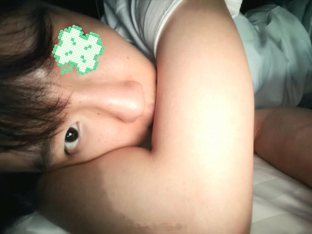 我不想和你聊世俗，我想和你聊你的童年记忆、你的幸福时光和至暗时刻，你的谎言和逃避