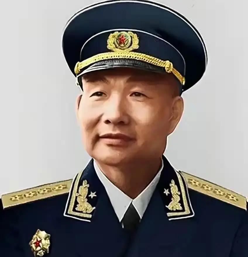 1937年抗日烽火点燃，八路军刚成立，谁统9000精锐直护党中央，地位竟碾压两大