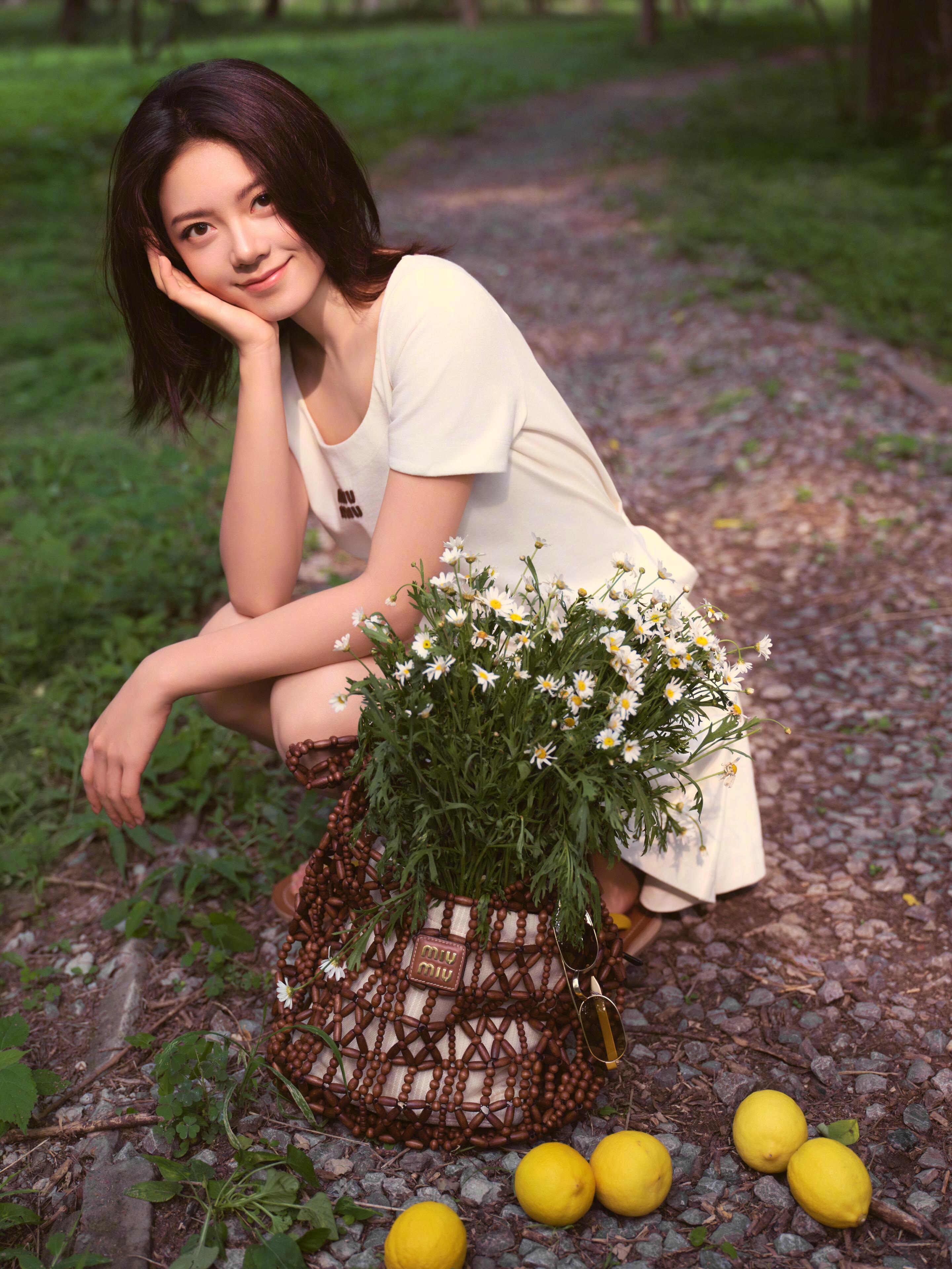 赵今麦 in Miu Miu 🌼🍋🍃  明媚清丽的夏日少女，带着清新柠檬味