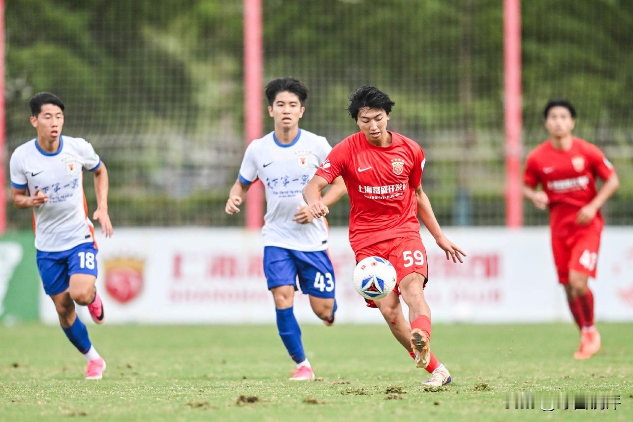 泰山B队2-1赢了江西庐山，积分登顶是好事，可闫恒烨这张红牌，让胜利蒙了层阴影。