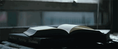 无论怎么不愉快，我们都不能闭目不见的现实，就在那里存在着。我们同时也懂得，无论多